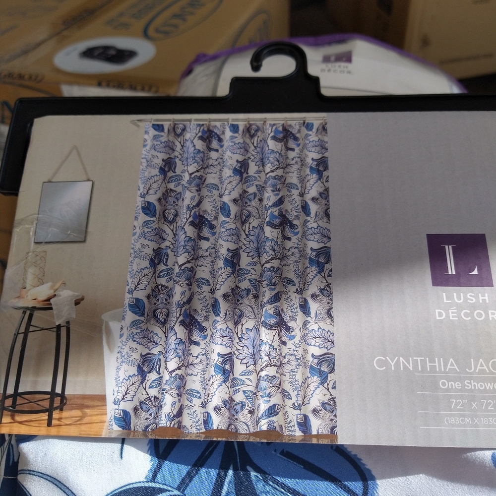 Shower curtain 72x72 Beautiful New!💜☂️